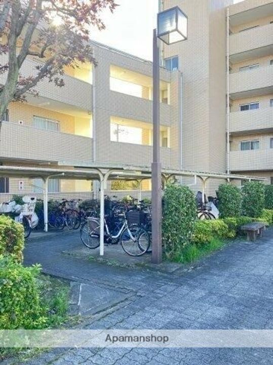 東京都小金井市中町2丁目の賃貸マンションの外観