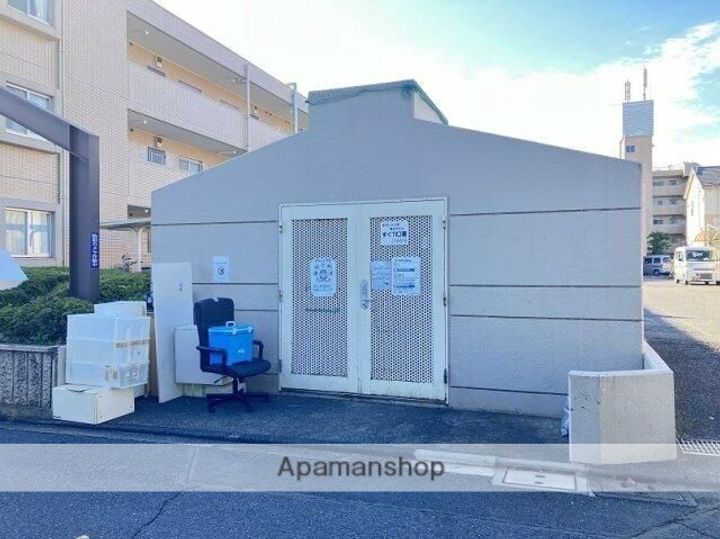 東京都小金井市中町2丁目の賃貸マンションの外観