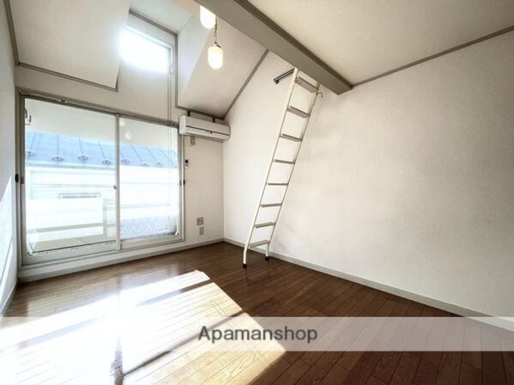 東京都武蔵野市吉祥寺本町4丁目の賃貸アパートの居間