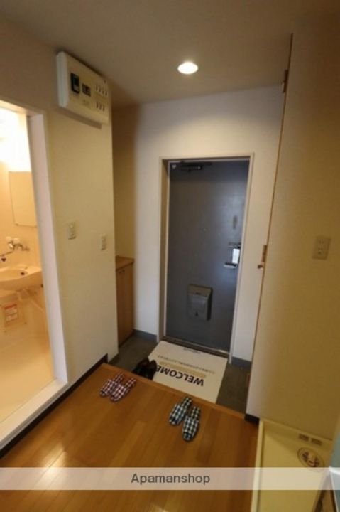 東京都小金井市梶野町5丁目の賃貸アパートの玄関