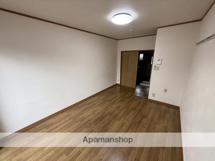 東京都三鷹市上連雀2丁目の賃貸アパートの居間