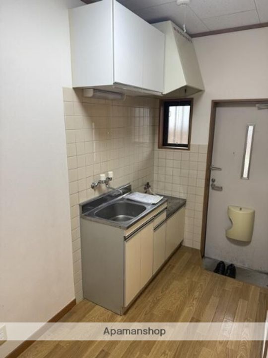 東京都三鷹市上連雀2丁目の賃貸アパートのキッチン