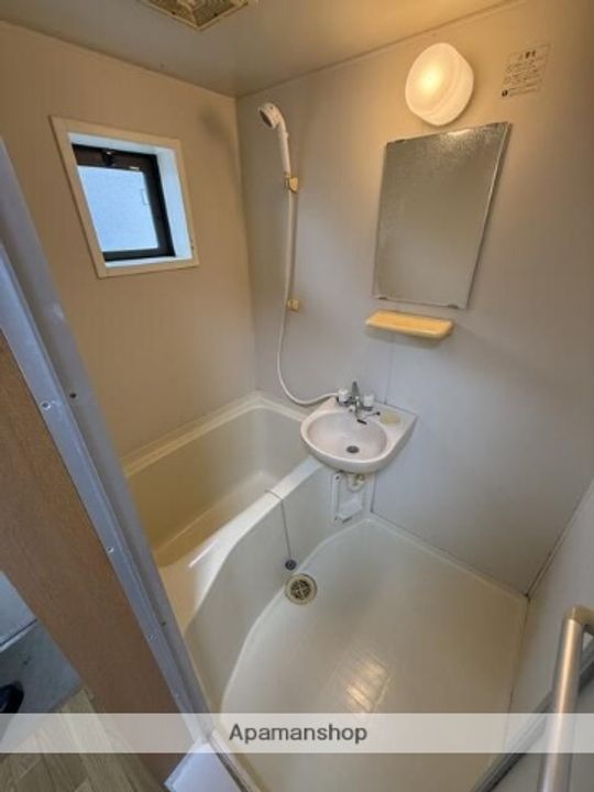 東京都三鷹市上連雀2丁目の賃貸アパートの風呂