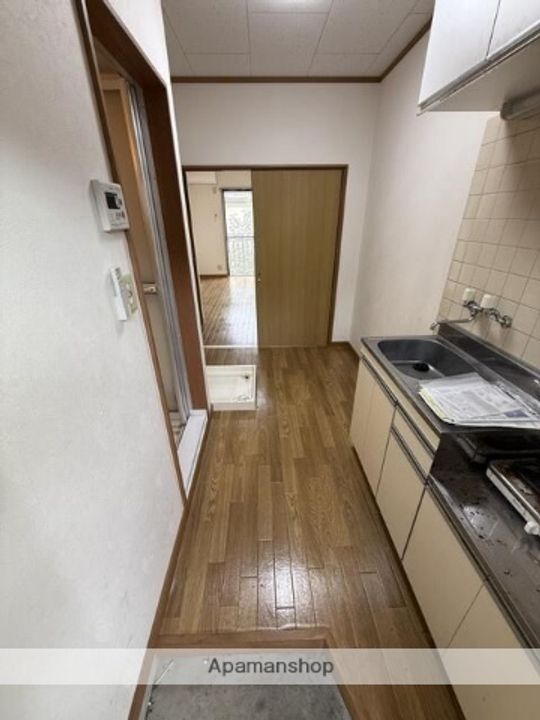 東京都三鷹市上連雀2丁目の賃貸アパートの玄関