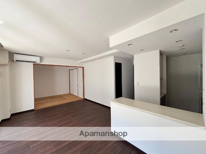 東京都三鷹市下連雀5丁目の賃貸マンションの居間