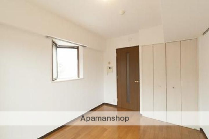 東京都武蔵野市境4丁目の賃貸マンションの居間