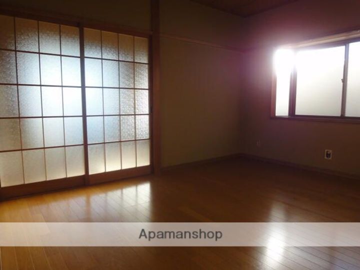 東京都三鷹市井口1丁目の賃貸マンションの居間