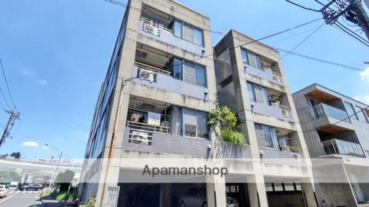 東京都三鷹市新川3丁目の賃貸マンションの外観