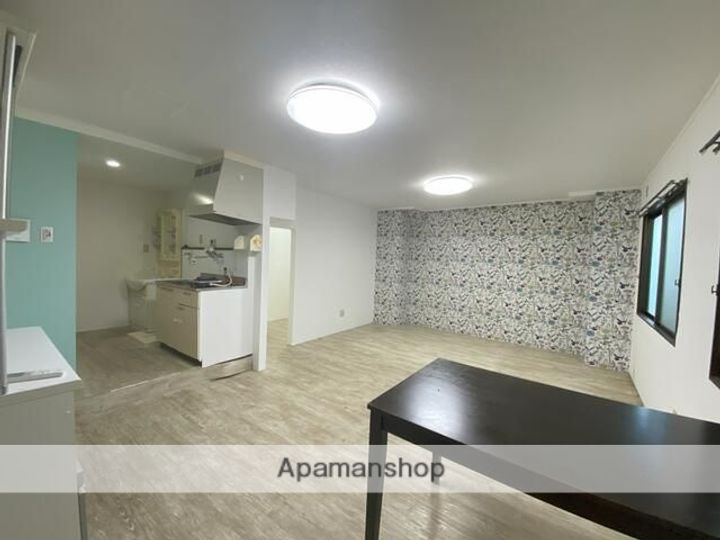 東京都小金井市緑町5丁目の賃貸マンションの玄関