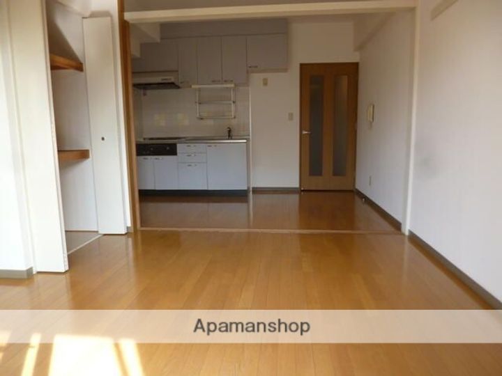 東京都三鷹市新川6丁目の賃貸マンションの居間