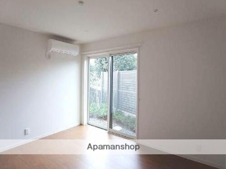 東京都三鷹市牟礼7丁目の賃貸アパートの居間