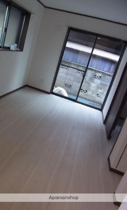 東京都三鷹市井の頭1丁目の賃貸アパートの居間