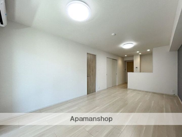 東京都杉並区宮前4丁目の賃貸マンションの居間