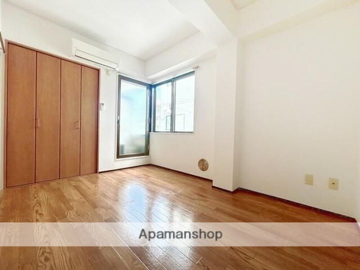 東京都杉並区和泉3丁目の賃貸マンションの居間