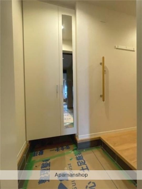 東京都武蔵野市緑町3丁目の賃貸マンションの玄関