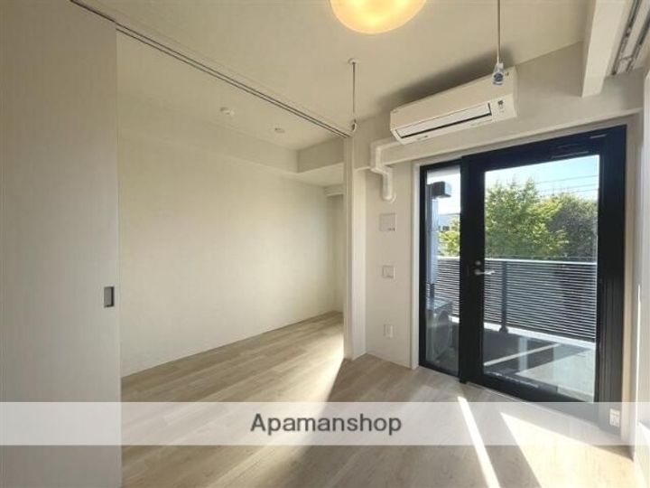 東京都武蔵野市境4丁目の賃貸マンションの居間