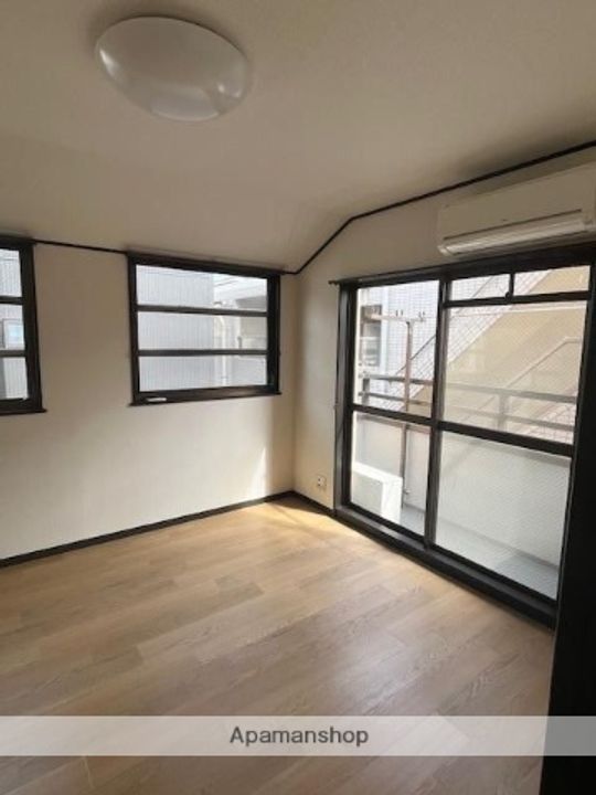 東京都杉並区南荻窪3丁目の賃貸マンションの居間