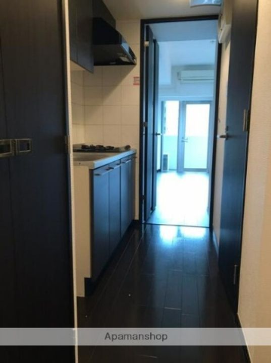 アジールコート西新宿303の玄関