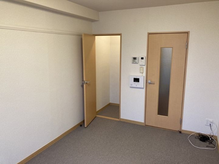 レオパレスFIORI高松の居間