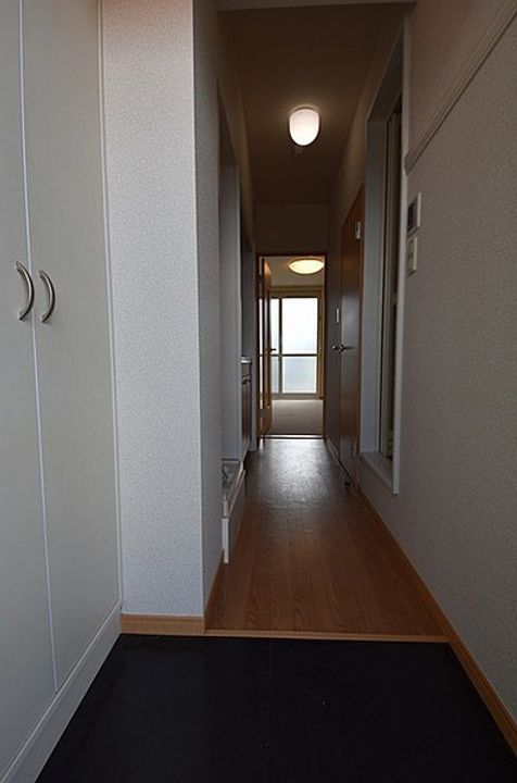 レオパレスFIORI高松の玄関