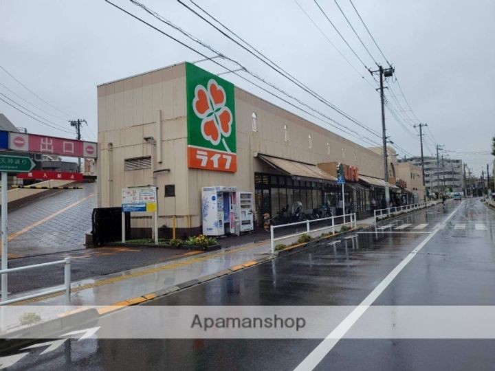 シャーロットの周辺