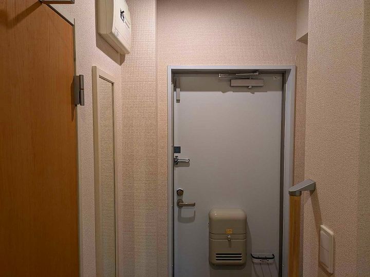 クレイノ葵芳 1号館の玄関