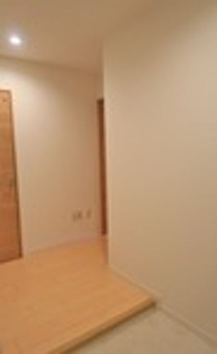 河田町ガーデン1の玄関