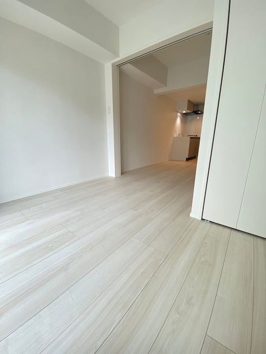 メイクス若松河田307号室の居間