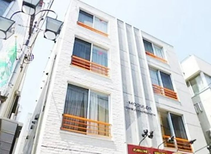 モデュロール渋谷本町402号室の外観