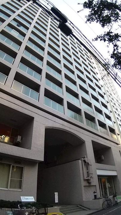 ルネ御苑プラザの外観