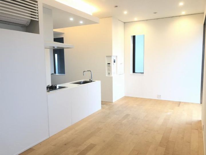 ルクール市ヶ谷払方町(旧ARK HOUSE 市ヶ谷払方町)の居間