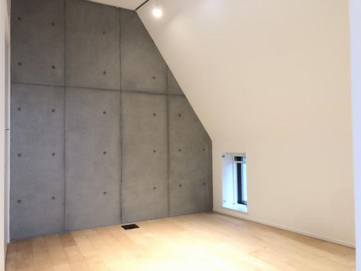 ルクール市ヶ谷払方町(旧ARK HOUSE 市ヶ谷払方町)の玄関