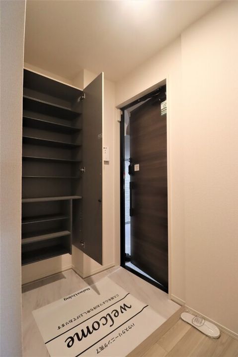 セレスティア小豆沢の玄関