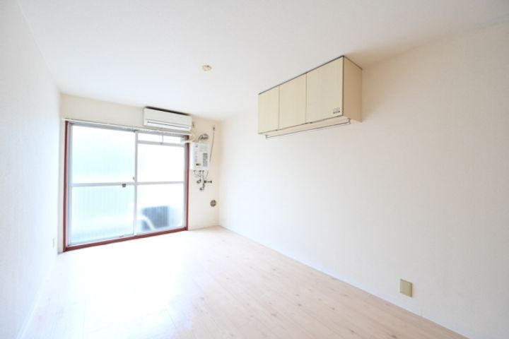 東京都世田谷区太子堂4丁目の賃貸マンションの居間