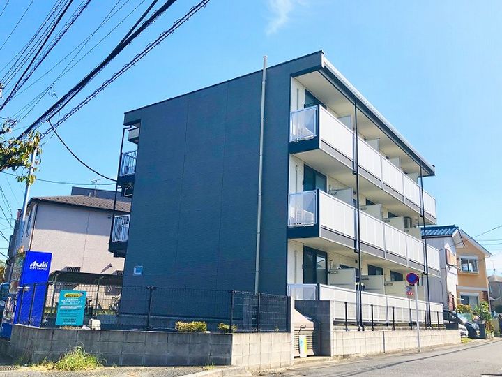 レオパレスカルナックの外観