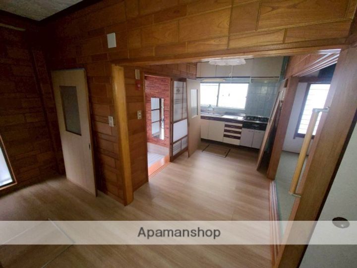 岡谷マンション102の居間