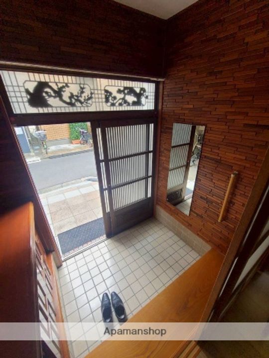 岡谷マンション102の玄関