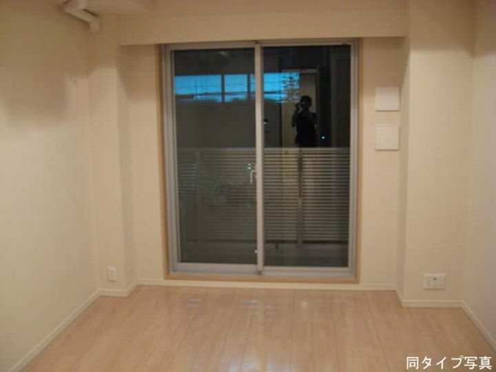 コンフォリア三田EASTの居間