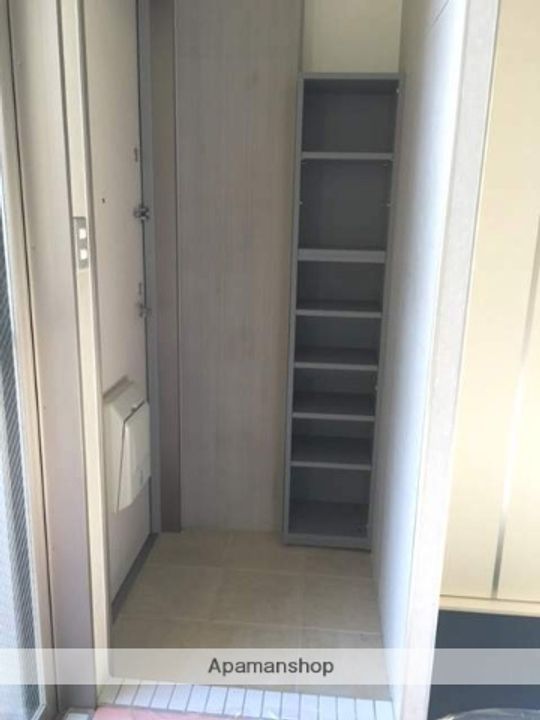 ハイサルーンワン302の玄関