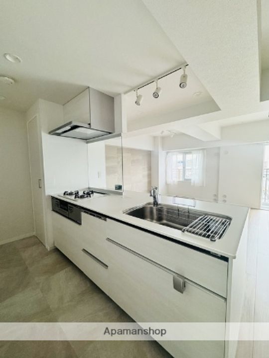 東京都江東区東砂1丁目の賃貸マンションのキッチン