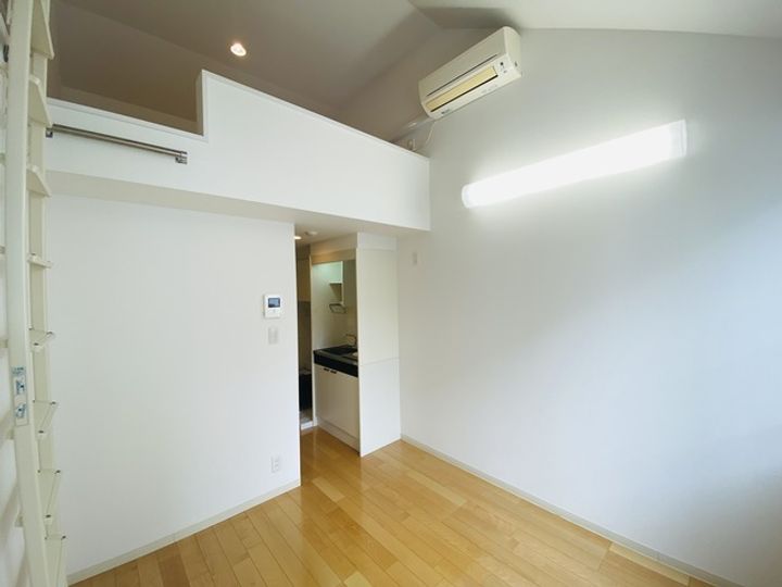 クレール上野の居間