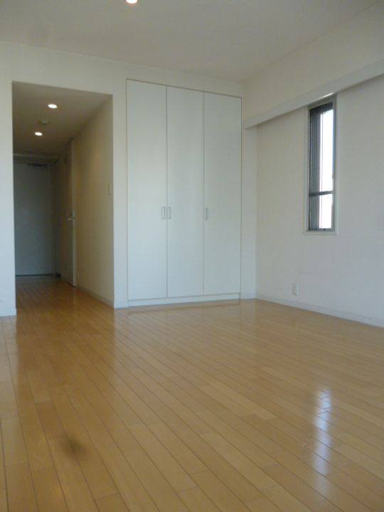 フレンシア麻布十番ノース206号室の居間