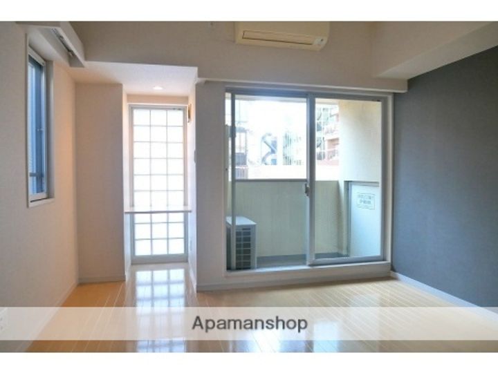 ニューシティアパートメンツ新川Ⅱの居間