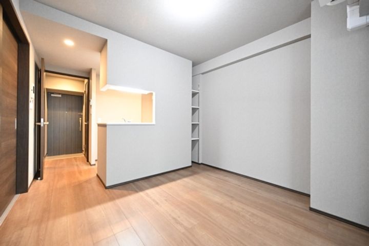 東京都千代田区神田三崎町2丁目の賃貸マンションの居間