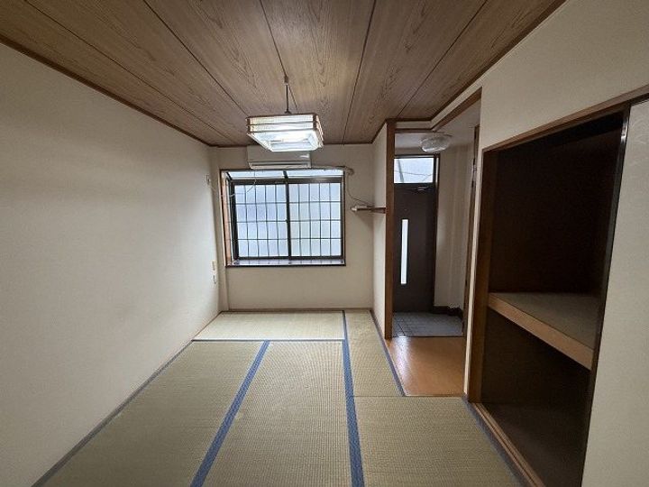 若狭ビルの居間