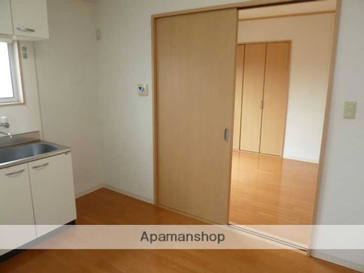 宇佐見マンション505-の居間