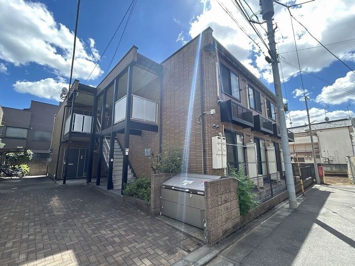 レオパレスMの外観