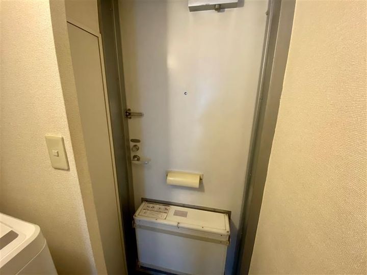 レオパレスエスタの玄関