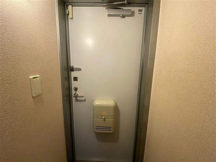 レオパレスKIMISUNの玄関