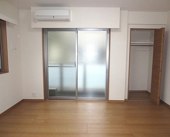 モン・シャトー上高田の居間